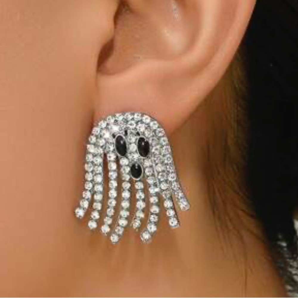 Ghost Drop Earrings Silver Spooky Halloween Fringe Dangle Whimsigoth
C3